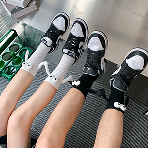 2 Pairs Magnetic Holding Hands Socks - Funny Gifts for Women & Men, Teens, Couples, Friends